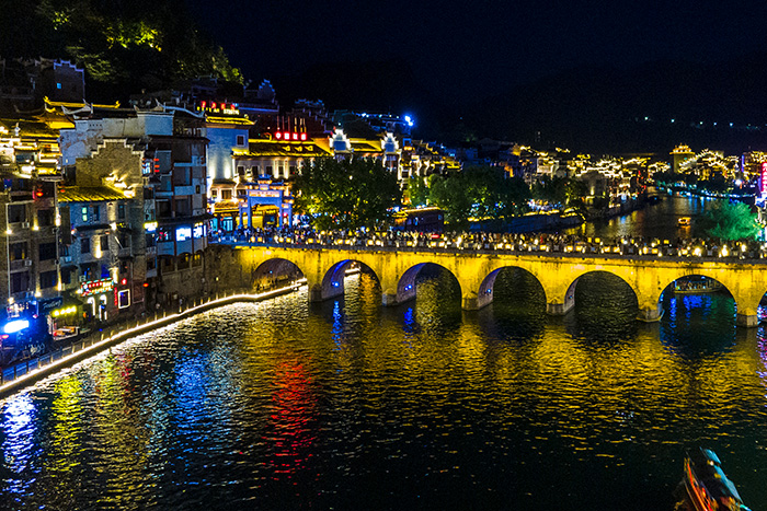 當文旅亮化遇見科技：景區(qū)如何打造沉浸式夜游體驗？