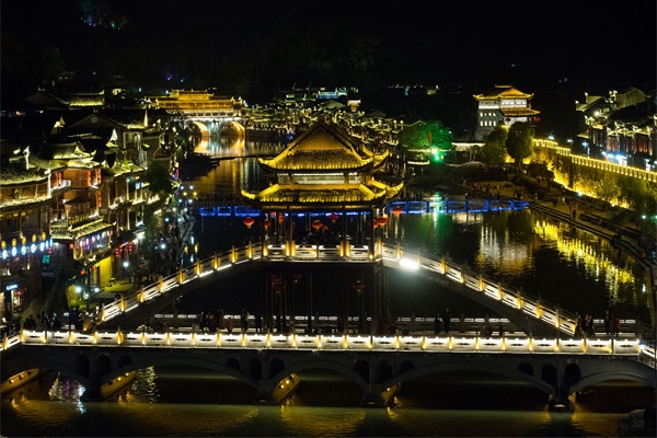 小鎮(zhèn)夜景燈光設(shè)計