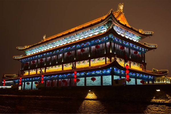 古建筑燈光亮化展現(xiàn)古建筑的藝術性