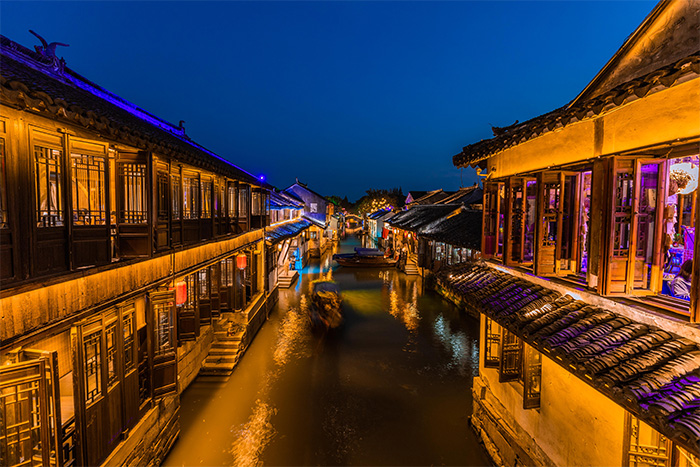 2025景區(qū)亮化工程新趨勢：從 "照亮路" 到 "留住人"