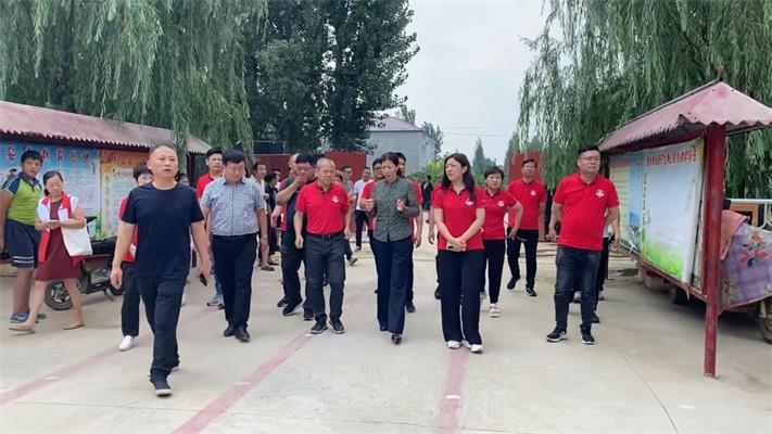 洪水顯大愛！明亮照明總經(jīng)理、河南牛商匯會長荊明慧攜牛商馳援安陽